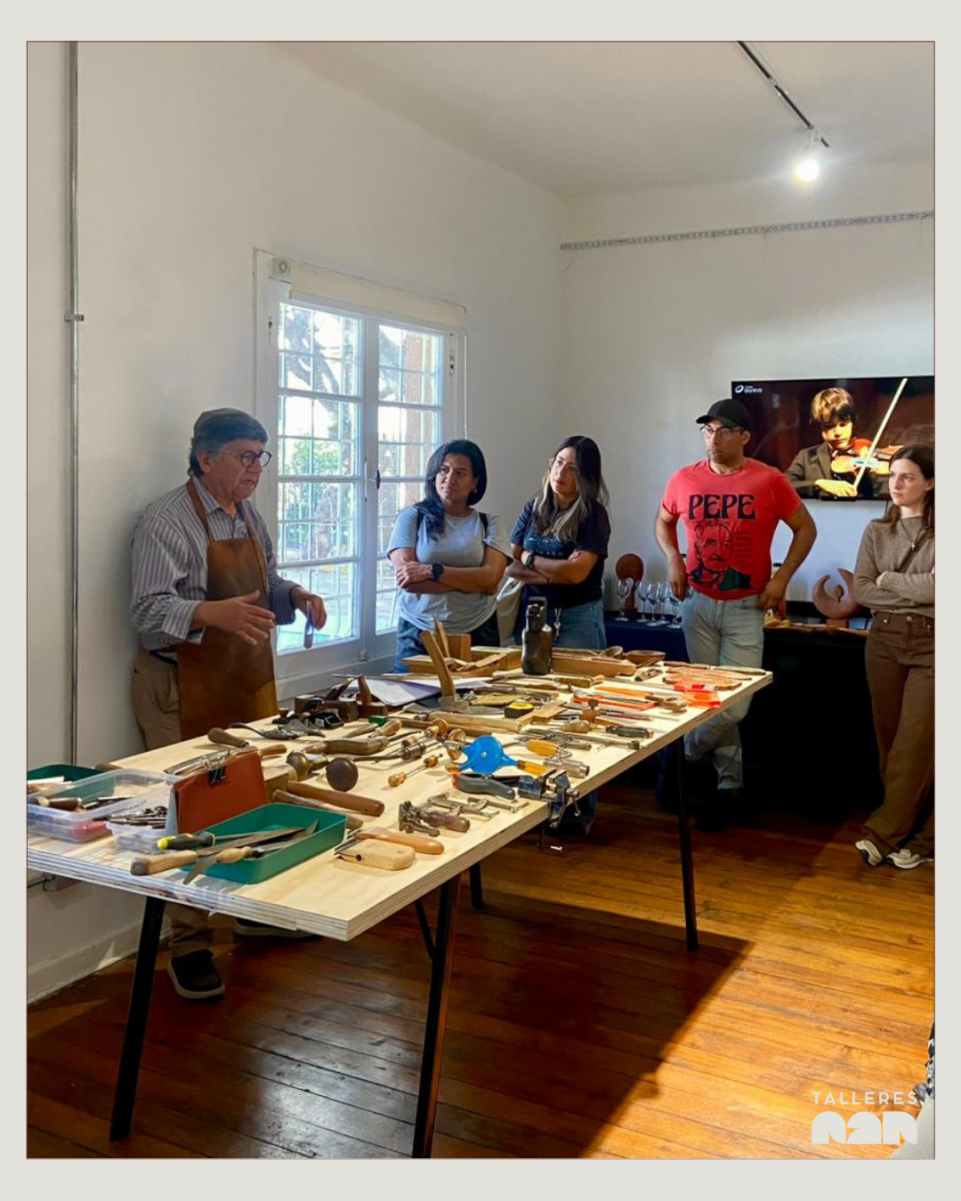 Taller Tallado de Madera en Bajo Relieve
